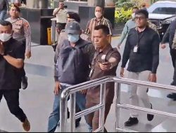 Bupati Ponorogo Sugiri Sancoko Terjaring OTT KPK, Tertunduk Malu Saat Digelandang ke Gedung Merah Putih