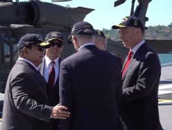 Prabowo Subianto dan PM Anthony Albanese Jajal Kapal Induk Terbesar Australia HMAS Canberra