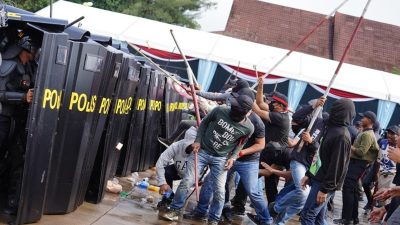 Polri Peragakan Pengamanan Unjuk Rasa Humanis dan Modern, Tegaskan SOP Berbasis HAM