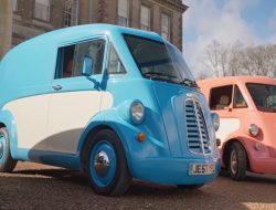 Unik! Van Legendaris Morris 1950-an Hadir Kembali sebagai Mobil Listrik Morris JE, Siap Meluncur 2026