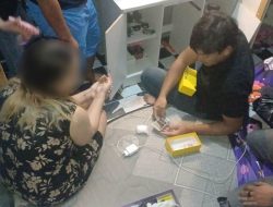 Pengedar Sabu Ekstasi Muda Cantik Pirang, Ditangkap di Kontrakan Balai Karangan, Polisi Sita 44 Gram Narkoba