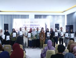 Daya Saing UMKM Meningkat: Pemkot Pontianak Serahkan 40 Sertifikat Halal Gratis, Target 115 Sertifikasi