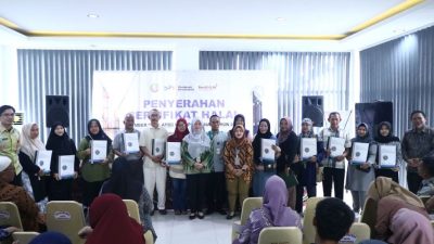 Daya Saing UMKM Meningkat: Pemkot Pontianak Serahkan 40 Sertifikat Halal Gratis, Target 115 Sertifikasi
