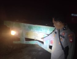 Pengendara Motor Tewas Akibat Tabrak Truk Parkir di Jalan Utama Sungai Itik, Sungai Kakap