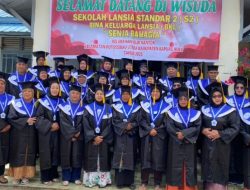 Raih Gelar S2, 30 Lansia di Kapuas Hulu Diwisuda Sekolah Lansia ‘Senja Bahagia’, Diharapkan Tetap SMART