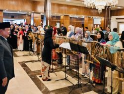 Alunan Angklung WNI Warnai Sambutan Hangat Presiden Prabowo di Islamabad