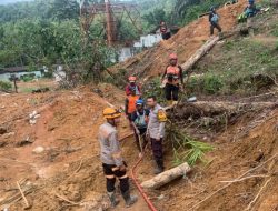 Tim K9 Polri dan Basarnas Intensifkan Pencarian Korban Longsor di Tapanuli Selatan