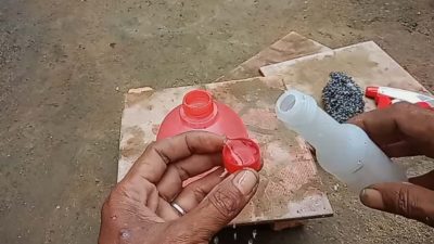 Lantai Kinclong Seketika! Trik Mudah Bersihkan Sisa Semen di Keramik Pakai Bahan Dapur Murah