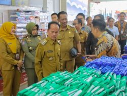 Sintang Resmi Larang Kantong Plastik Sekali Pakai: Indomaret Tarik Stok dan Bagikan Tas Ramah Lingkungan