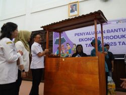 Kisah Haru Pedagang Es Kelapa: Gerobak Roboh Diganti Baru, Semangat Usaha di Pontianak Bangkit Lagi