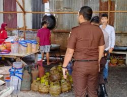 Razia Elpiji Sintang: Rumah Makan Kedapatan Timbun 22 Tabung Gas Melon Saat Warga Kesulitan