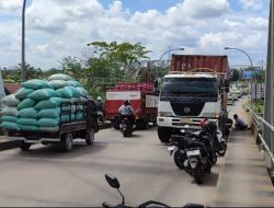 Jembatan Kapuas 2 Lumpuh Total: Truk Kontainer Patah As Picu Kemacetan Parah