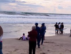 Waspada Ombak dan Cuaca! Wisatawan Diminta Utamakan Keselamatan di Pantai