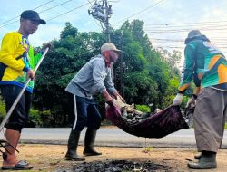 Siapkan Jalur Protokol Jembatan Kapuas III, Warga Pontianak Barat Tata Lingkungan Lewat Kerja Bakti