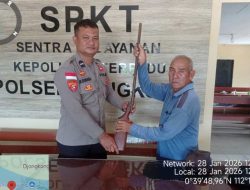 Pensiun Berburu, Warga Desa Bontai Serahkan Satu Pucuk Senjata Api Rakitan Jenis Patah ke Polisi