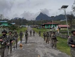 Satgas Damai Cartenz Jaga Ibadah di Sinak, Negara Hadir di Pagi Pegunungan Papua