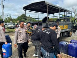 Berantas Spekulan BBM di Putussibau, Polisi Gerebek SPBU dan Temukan Puluhan Jerigen di Dalam Parit!