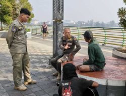 Satpol PP Tegur Gepeng Waterfront Pontianak dan Ingatkan Potensi Copet ke Pengunjung