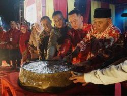 Gempita Imlek 2577 Sungai Pinyuh, Juli Suryadi Ajak Masyarakat Kerja Keras Wujudkan Daerah Cerdas dan Mandiri