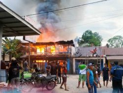 Kebakaran Hebat di Desa Kedukul Sanggau, Rumah Warga Dilalap Api Kerugian Capai Rp300 Juta