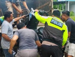 Kecelakaan Motor vs Mobil di Semuntai: Satu Keluarga Jadi Korban, Istri Meninggal Dunia