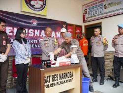 Polres Bengkayang Musnahkan Setengah Kilogram Sabu dari Tersangka Lojeng dengan Blender