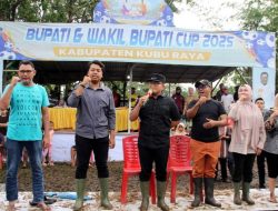 Wujudkan Sport Center Rasau Jaya, Bupati Sujiwo Tancap Tiang Pertama Pembangunan Tribun Lapangan Garuda