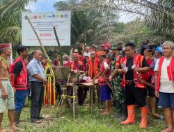 Tolak Program Kawasan Hutan, Warga Dusun Sumiak Cabut Plang PKH di Tanah Adat