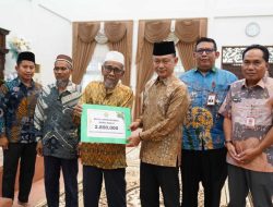 45 Tahun Mengabdi, Guru Ngaji Lansia di Pontianak Timur Terharu Terima Bantuan Operasional