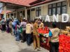 Ratusan Emak-emak Serbu Polres Landak, Paket Sembako Murah Rp90 Ribu Ludes dalam Sekejap