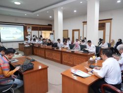 Antisipasi Kelangkaan Jelang Lebaran, Sekda Harisson Kumpulkan Distributor Bahan Pokok