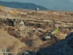 Bengkayang “Diobok-obok” Robot Besi! Belasan Eksavator Cukong Keruk 30 Hektar Emas di Desa Rukma Jaya