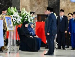 Prabowo Beri Penghormatan Terakhir untuk 3 Prajurit TNI Gugur di Misi UNIFIL Lebanon