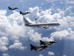 Pesawat Prabowo Dikawal 6 Jet Tempur TNI AU Saat ke Magelang, Momentum HUT ke-80