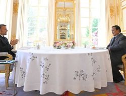 Prabowo Bertemu Macron di Paris, Bahas Kerja Sama Energi hingga Investasi Strategis
