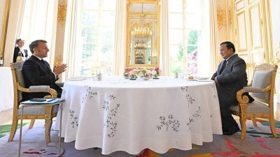 Prabowo Bertemu Macron di Paris, Bahas Kerja Sama Energi hingga Investasi Strategis