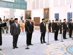Prabowo Lantik Dudung hingga Jumhur Hidayat, Rombak Sejumlah Pos Strategis Istana