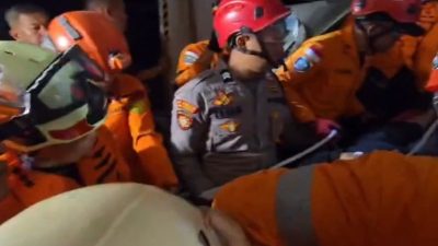 KRL Tabrakan dengan KA Argo Bromo Anggrek di Bekasi Timur