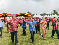 Momen Bersejarah di Desa Lingga, Wagub Krisantus Buka Naik Dango ke-41 yang Satukan Tiga Kabupaten