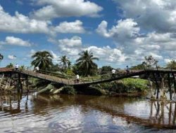 Jembatan Desa Kubu Roboh, Bupati Sujiwo Pastikan Pembangunan Megah Rp25 Miliar Dimulai Tahun Depan