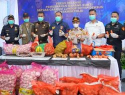 Karantina Kalbar Musnahkan 62,9 Ton Pangan Impor Ilegal Diduga Mengandung OPTK