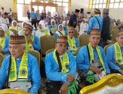 Heroaldi Serahkan Uang Saku ke Jemaah Haji Sambas, Titip Doa untuk Keberkahan dan Kemajuan Daerah