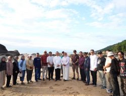 Gubernur Ria Norsan Sebut Pantai Temajuk ‘Permata Wisata’ Kalbar yang Siap Pikat Turis Malaysia