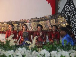 Saksikan Wayang Kulit Semalam Suntuk, Norsan Ajak Warga Resapi Filosofi Memayu Mayuni Mawana