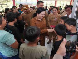 Bupati Karolin Soroti Tingginya Kasus Anemia Remaja Putri saat Safari Kesehatan di Sengah Temila