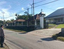 Polsek Menjalin Kawal Misa Minggu, Pastikan Jemaat Beribadah Aman dan Khusyuk