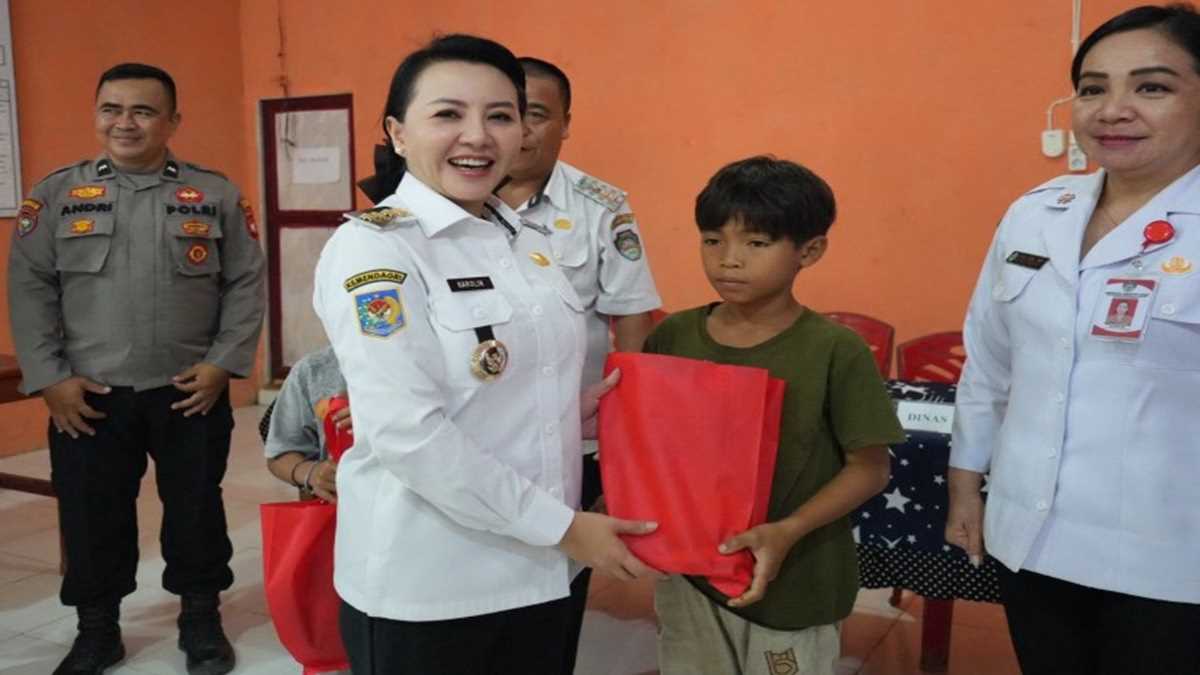 Bupati Karolin: Jangan Andalkan TikTok untuk Diagnosis, Anak Landak Harus Bergizi dan Tetap Sekolah