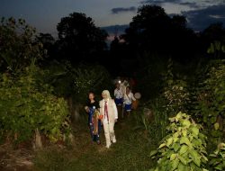 Menjelajah Sekolah Adat Arus Kualant: Menjadikan Hutan Sebagai Perpustakaan Hidup Generasi Muda Dayak