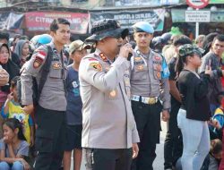 Kapolres Bengkayang Turun ke Jalan, Kawal Ribuan Warga Rayakan HUT RI ke-81