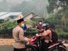 Kabut Asap Mengintai, Polisi Bagikan Masker Gratis kepada Warga Batu Ampar Kubu Raya